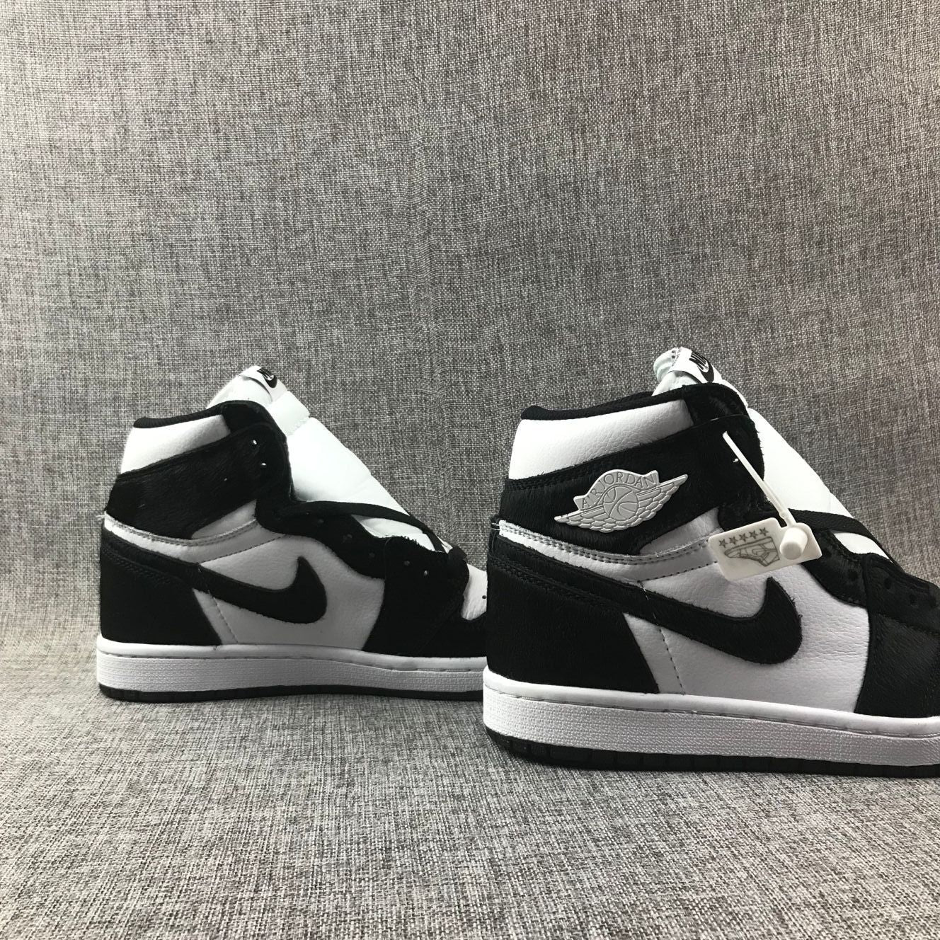 Air Jordan 1 Mid Black White Concord Style AJ1